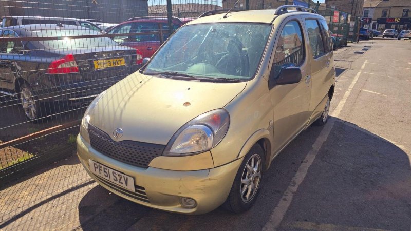 TOYOTA YARIS VERSO