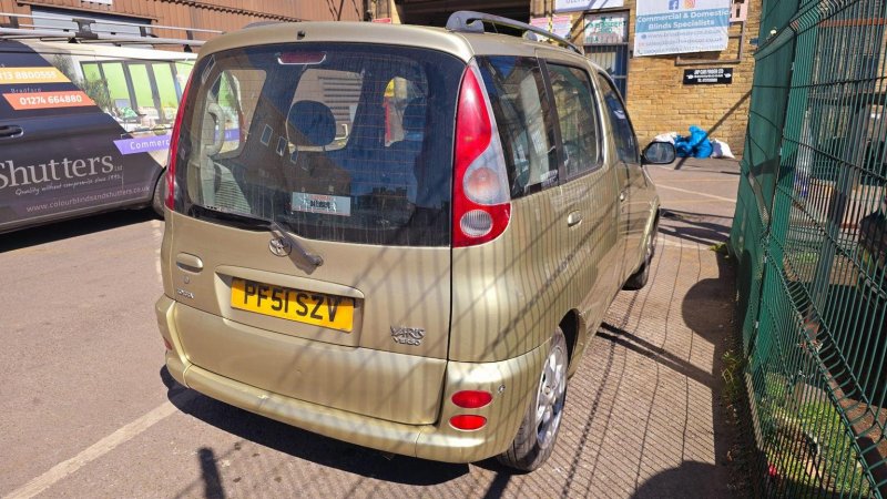 TOYOTA YARIS VERSO