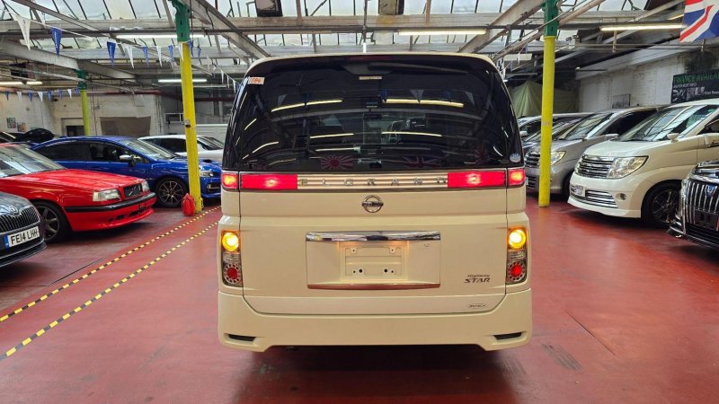 NISSAN ELGRAND