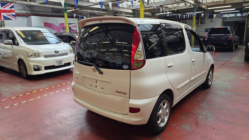 TOYOTA YARIS VERSO