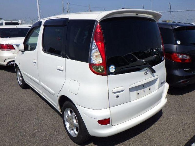 TOYOTA YARIS VERSO