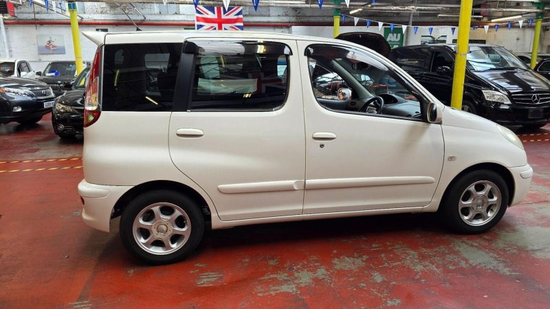 TOYOTA YARIS VERSO