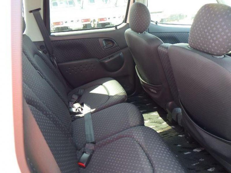 TOYOTA YARIS VERSO