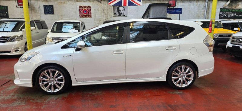 TOYOTA PRIUS+