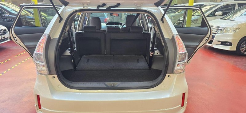TOYOTA PRIUS+