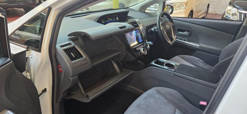 TOYOTA PRIUS+