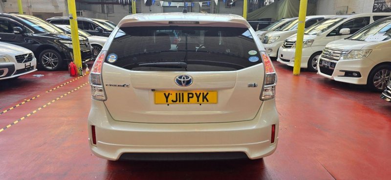 TOYOTA PRIUS+