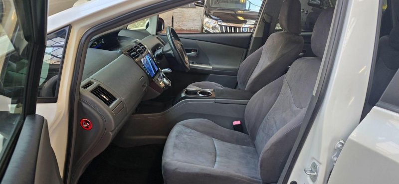 TOYOTA PRIUS+