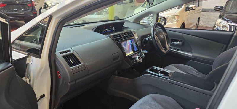 TOYOTA PRIUS+