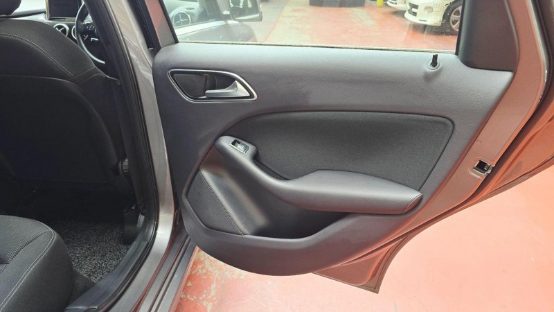 MERCEDES-BENZ B CLASS